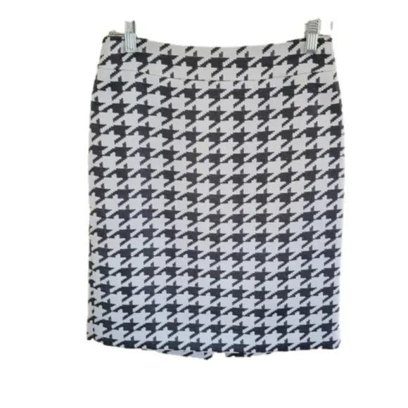 Banana Republic Houndstooth Knit Pencil Skirt-Size 6