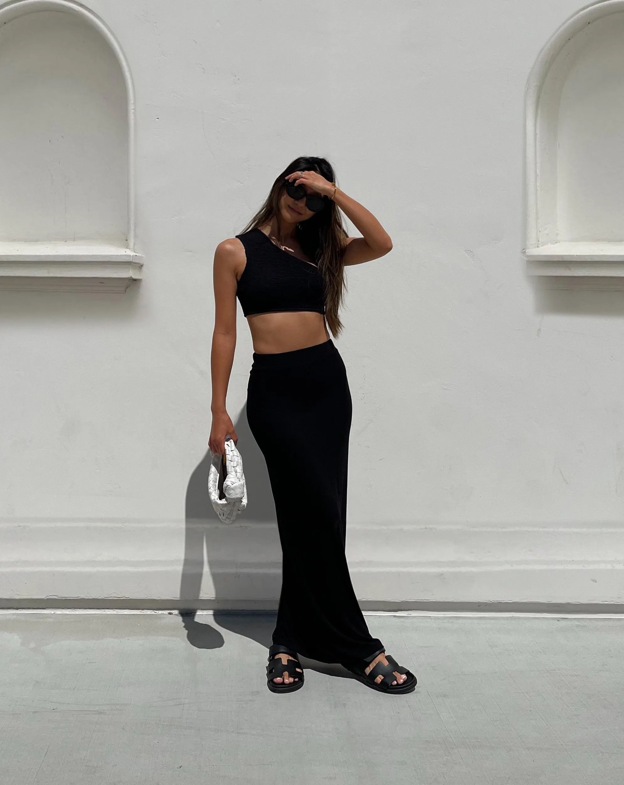 Elastic Waist Midi Skirt in Black
