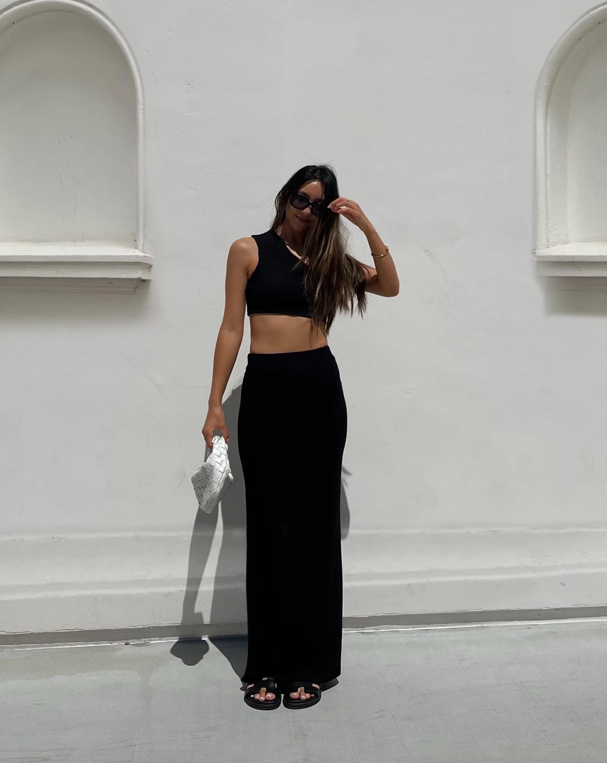 Elastic Waist Midi Skirt in Black