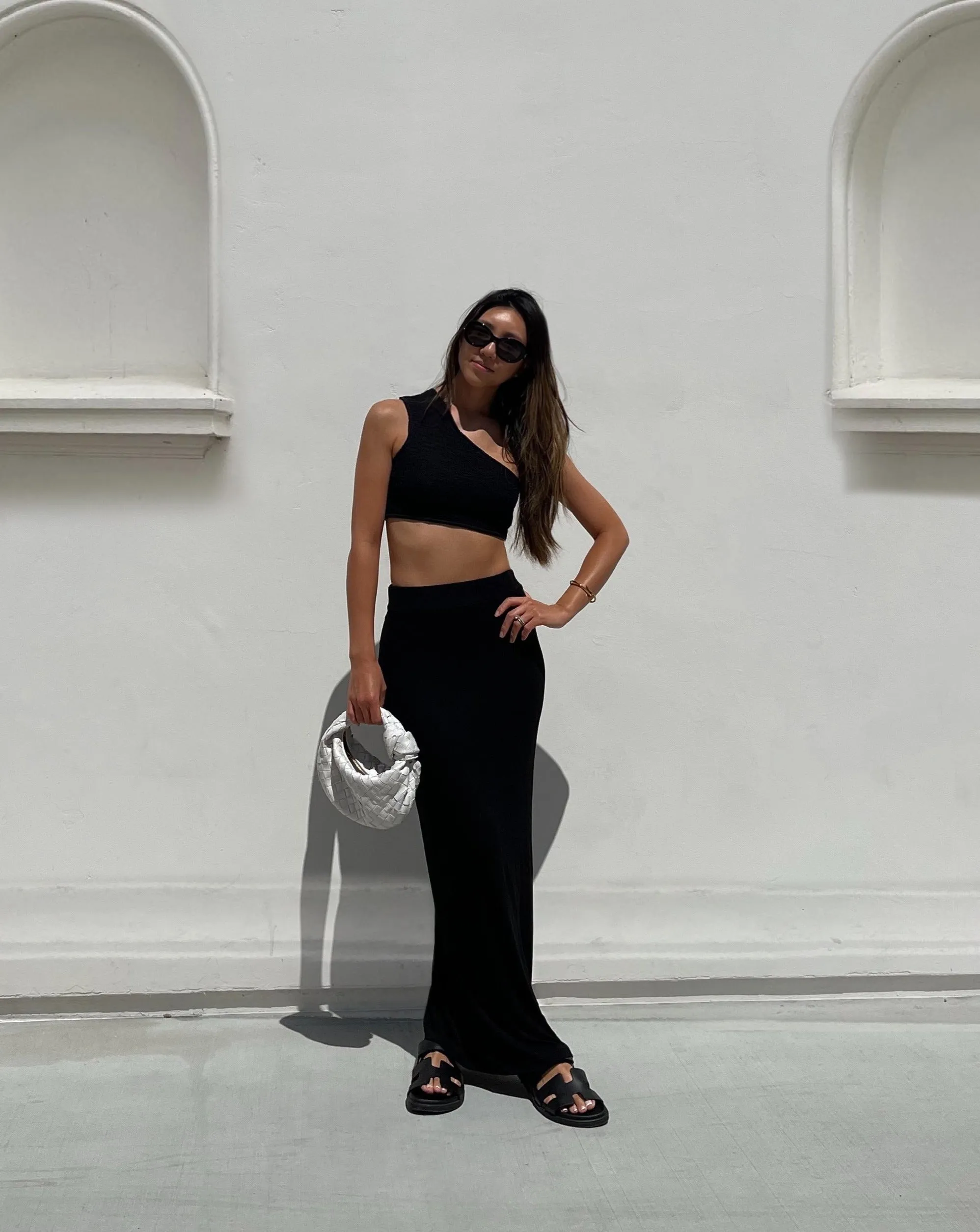 Elastic Waist Midi Skirt in Black