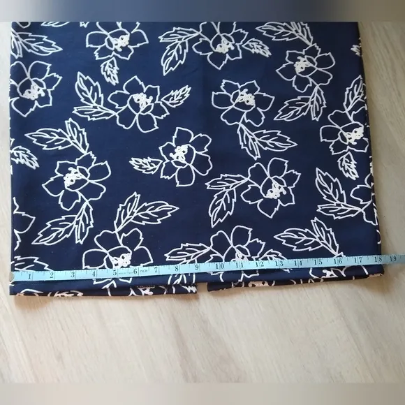 New York Clothing Co NYCC Navy Blue White Flower Pencil Skirt Bodycon Medium