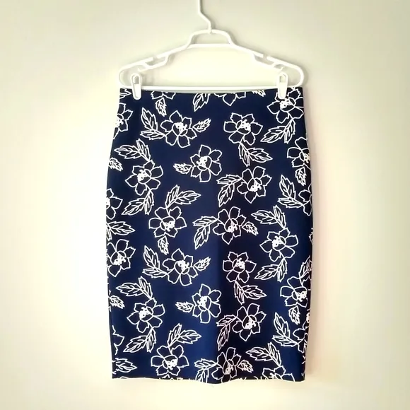 New York Clothing Co NYCC Navy Blue White Flower Pencil Skirt Bodycon Medium