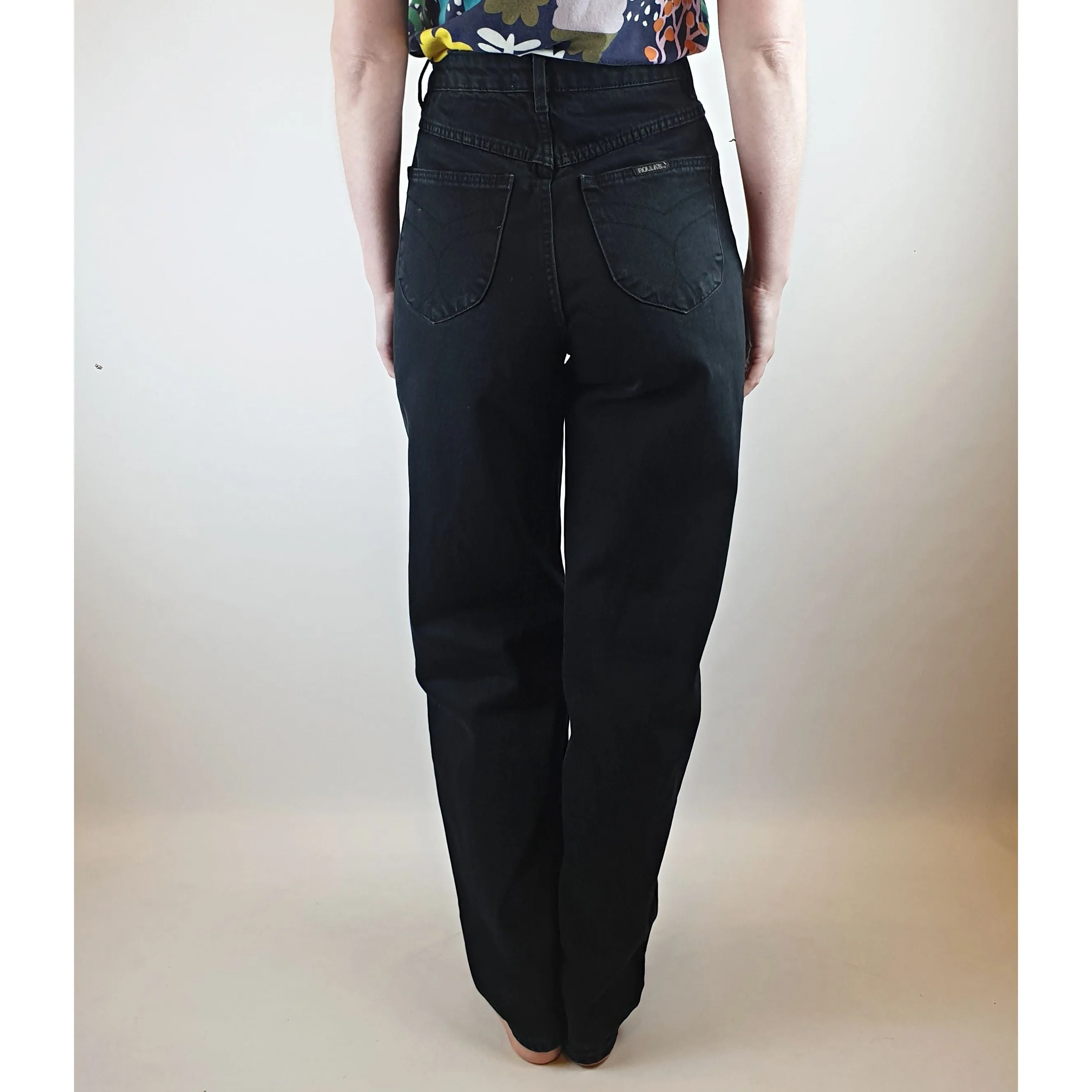 Rolla's black straight leg jeans with pockets size 25 (best fits size 6)