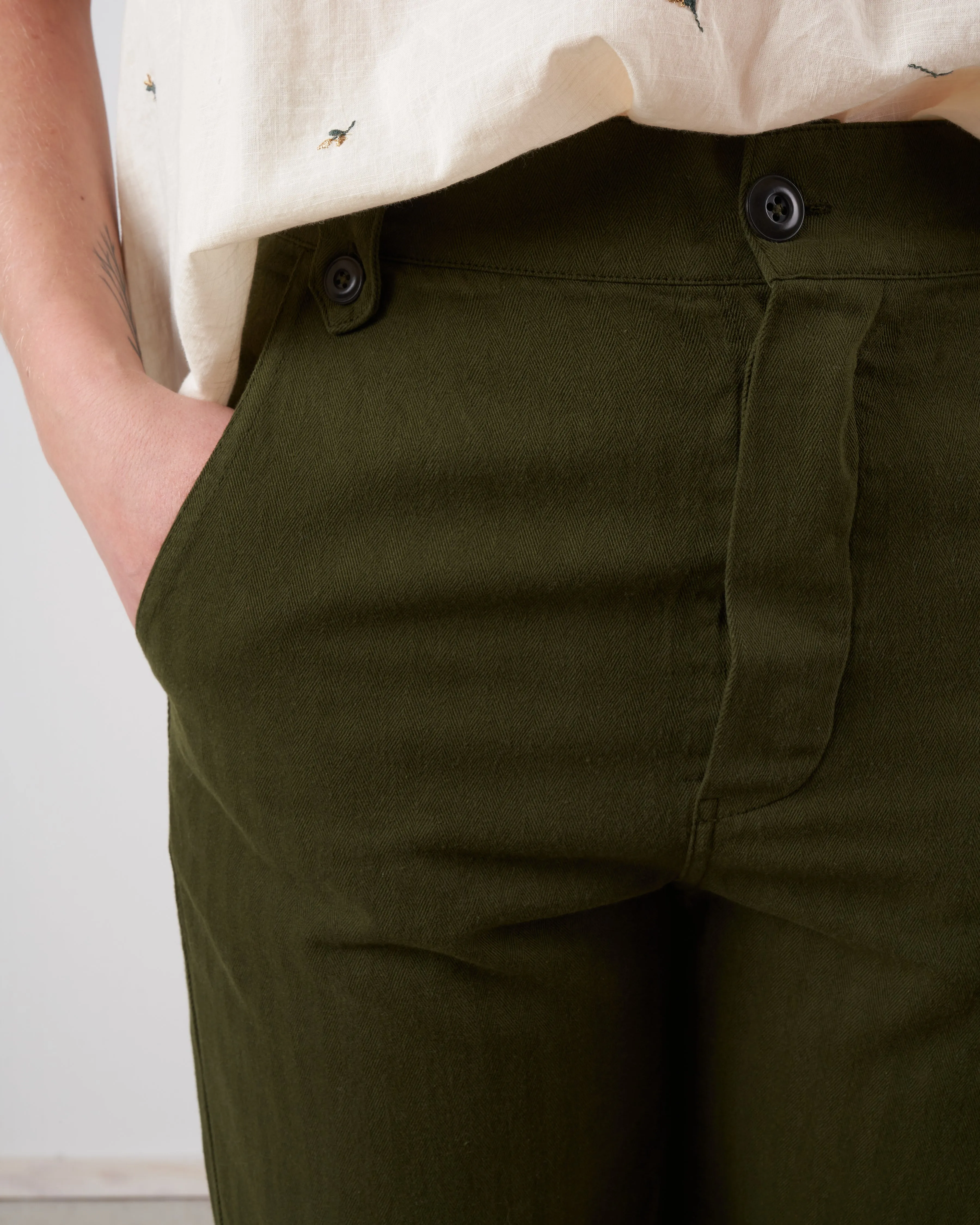 the highwaist trouser - army