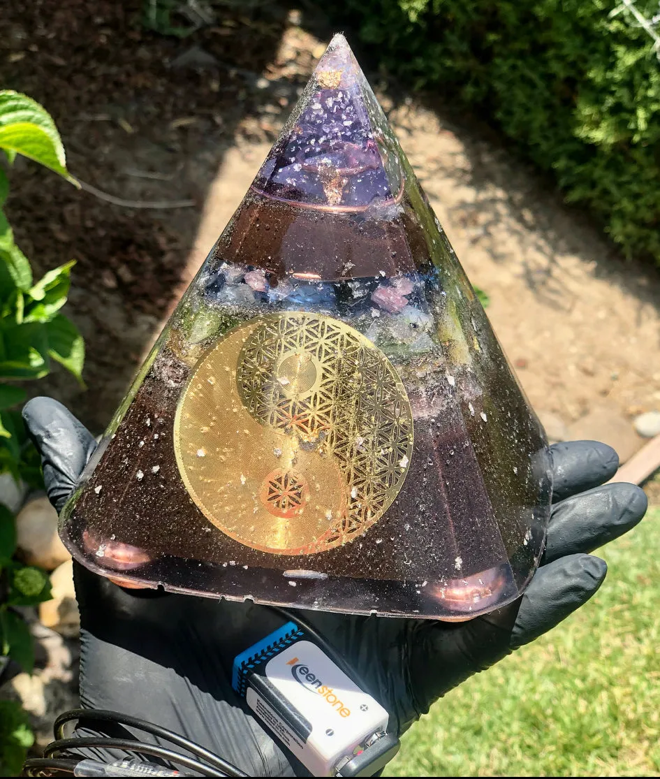 The "Nubian Chakra Equalizer" - 8 Sided, 15Hz or 30k Hz Radionics Orgone Pyramid   Tensor Ring