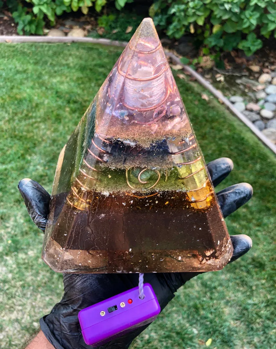 The "Nubian Chakra Equalizer" - 8 Sided, 15Hz or 30k Hz Radionics Orgone Pyramid   Tensor Ring