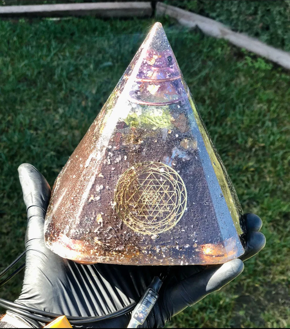The "Nubian Chakra Equalizer" - 8 Sided, 15Hz or 30k Hz Radionics Orgone Pyramid   Tensor Ring