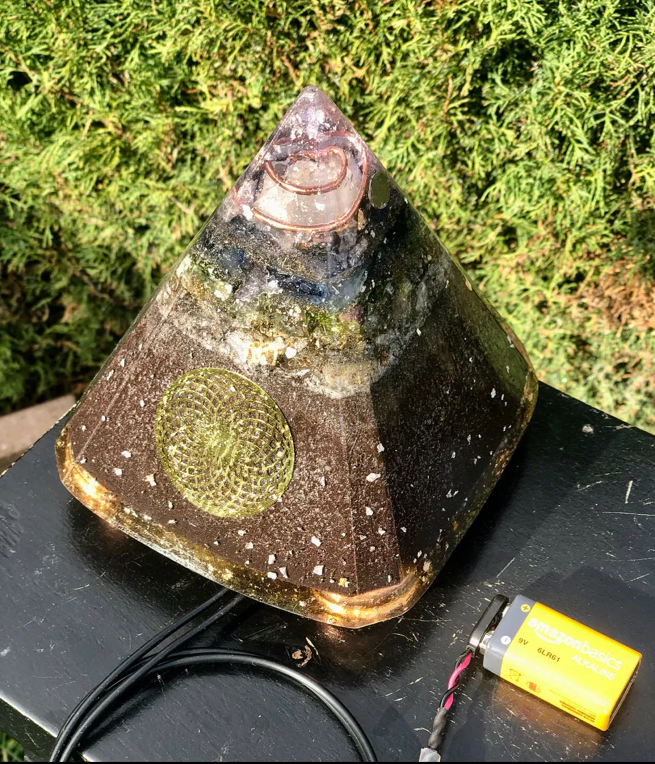 The "Nubian Chakra Equalizer" - 8 Sided, 15Hz or 30k Hz Radionics Orgone Pyramid   Tensor Ring