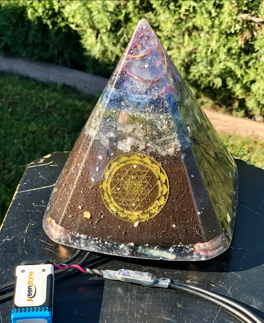 The "Nubian Chakra Equalizer" - 8 Sided, 15Hz or 30k Hz Radionics Orgone Pyramid   Tensor Ring