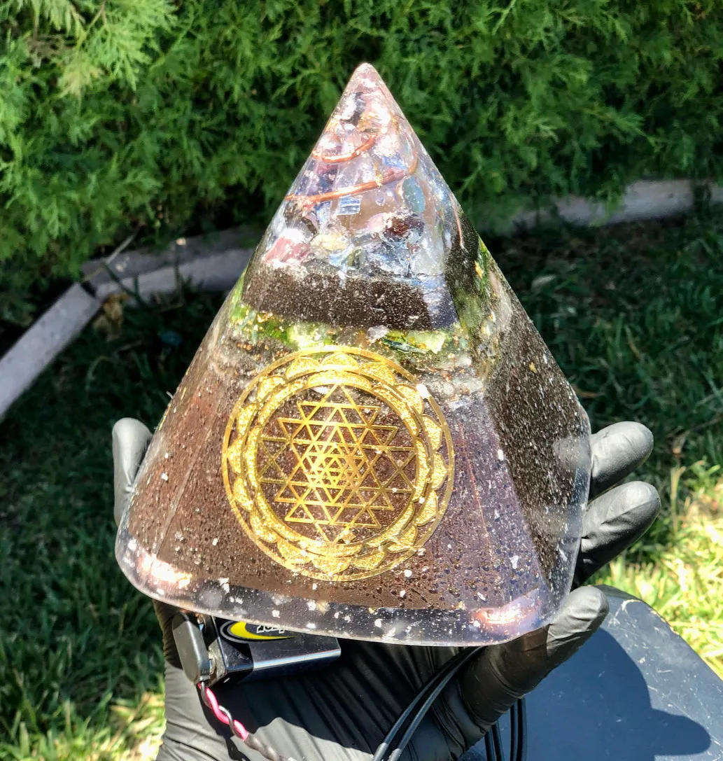The "Nubian Chakra Equalizer" - 8 Sided, 15Hz or 30k Hz Radionics Orgone Pyramid   Tensor Ring