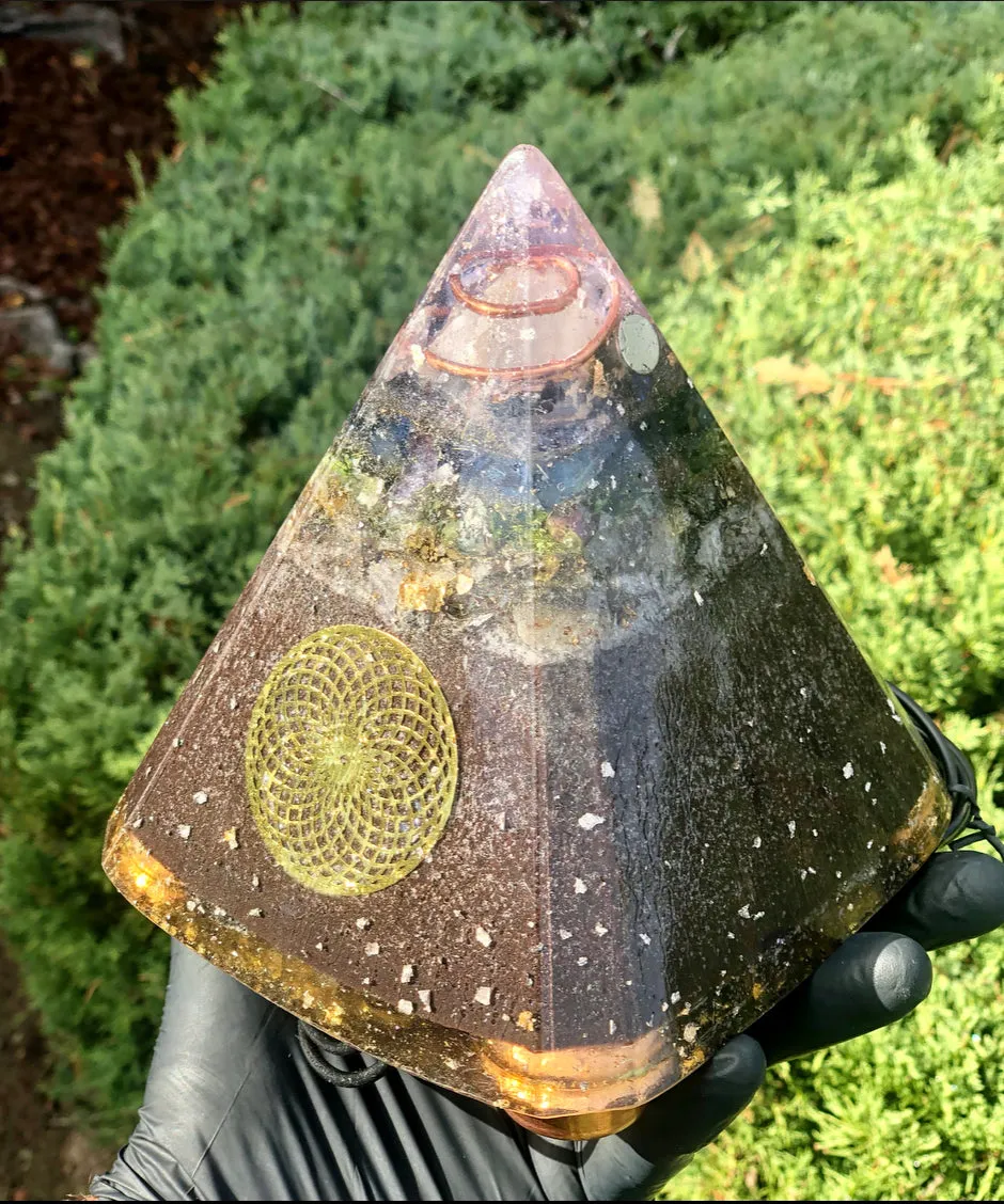 The "Nubian Chakra Equalizer" - 8 Sided, 15Hz or 30k Hz Radionics Orgone Pyramid   Tensor Ring