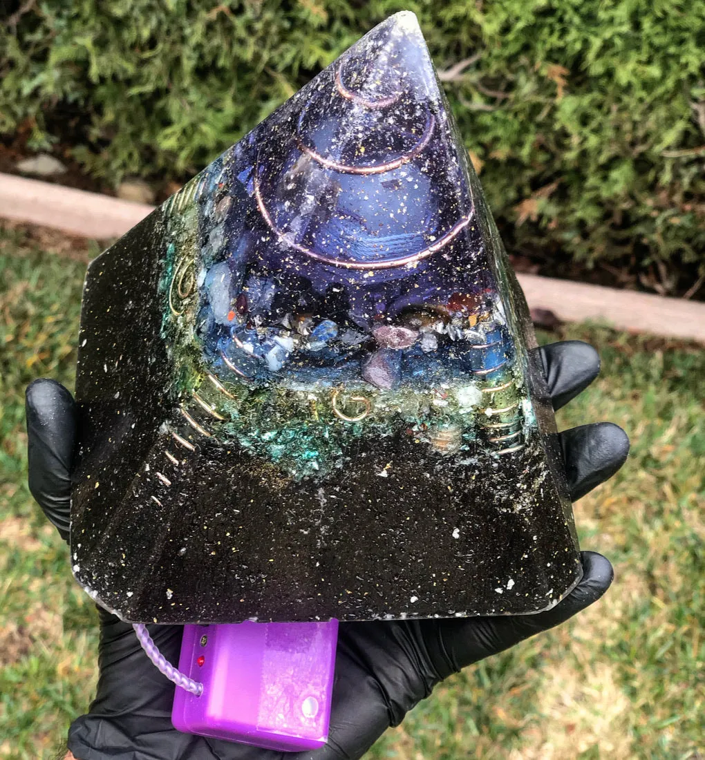 The "Nubian Chakra Equalizer" - 8 Sided, 15Hz or 30k Hz Radionics Orgone Pyramid   Tensor Ring