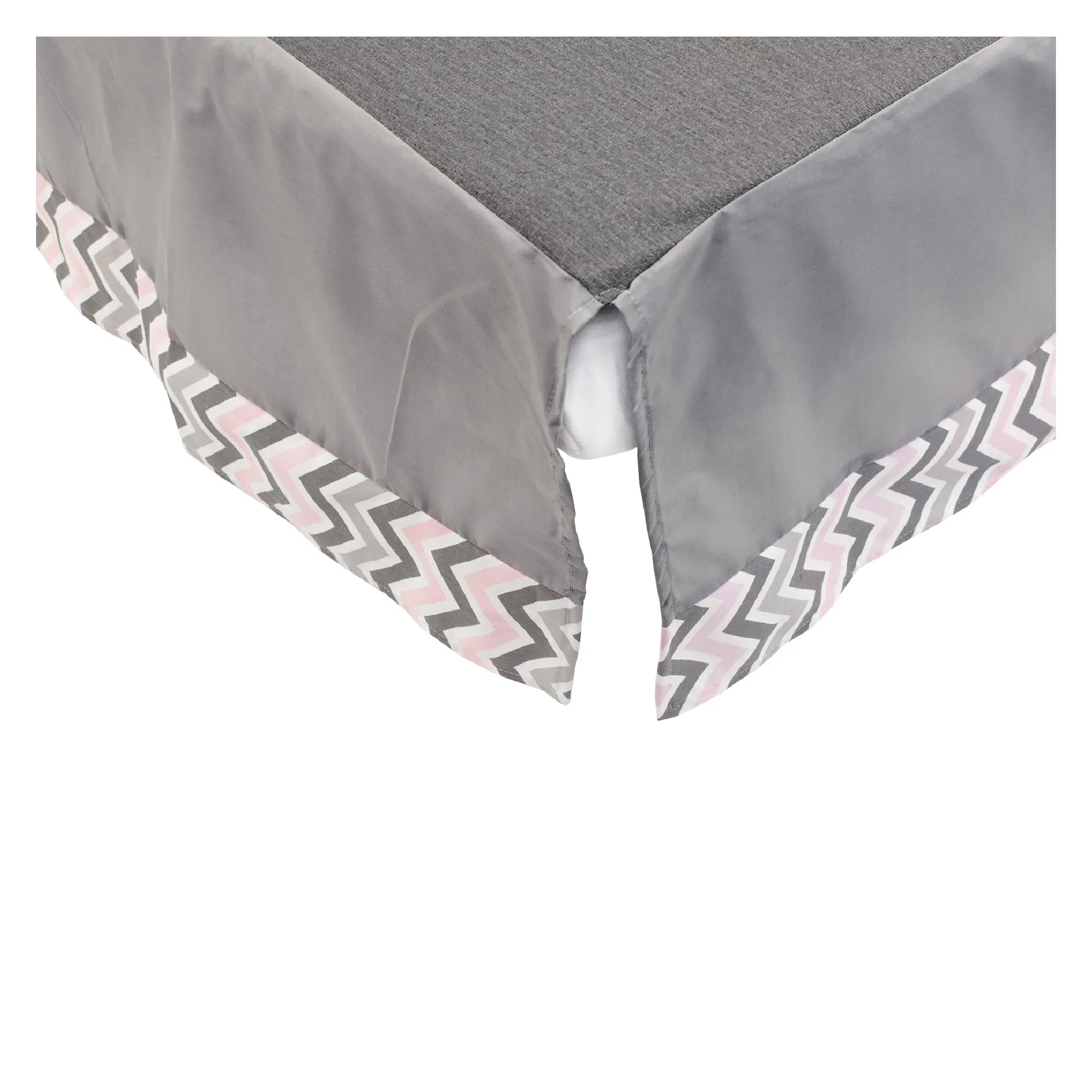 Transform your baby’s room with this 7-piece cozy bedding set