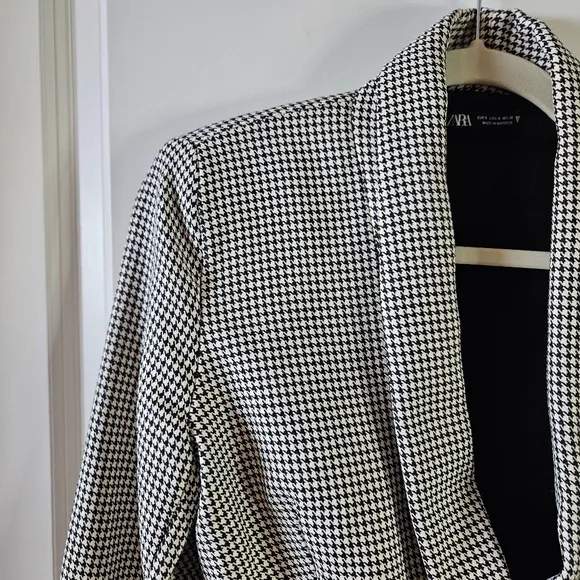 ZARA faux wrap blazer with bling buckle houndstooth print Small 041